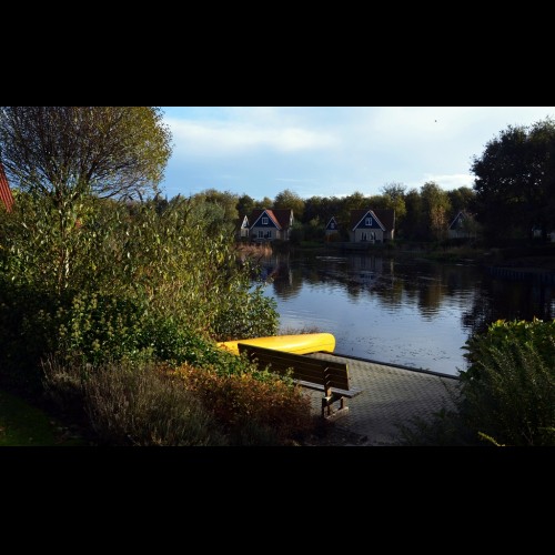 terras direct aan het water.jpg