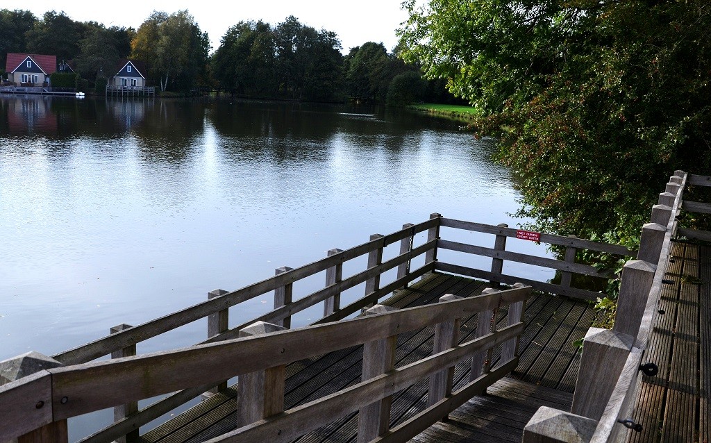 de steiger direct aan het water (rolstoeltoegankelijk).jpg