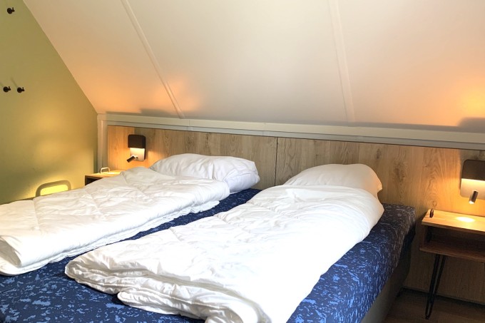 2 persoons slaapkamer boven.jpeg