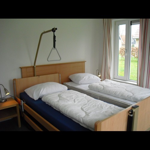 slaapkamer op begane grond met hoog laag bed.jpg