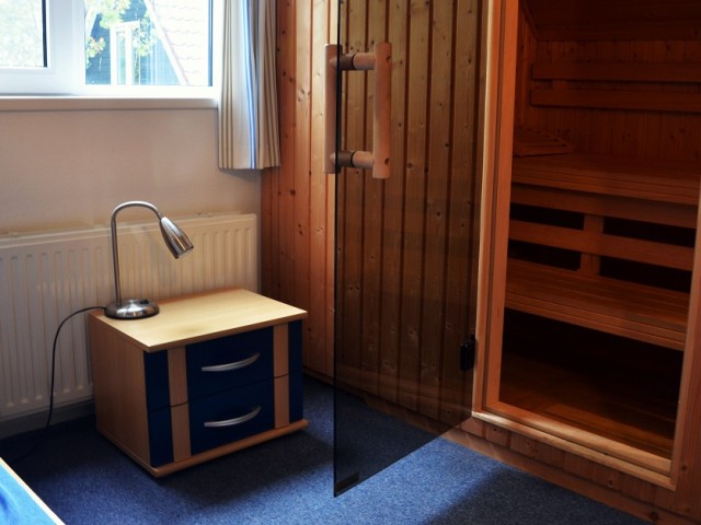 eigen ruime sauna op de verdieping.jpg