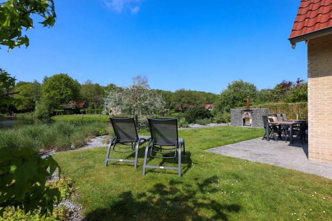 sfeerfoto tuin met ligbedden 23.jpg