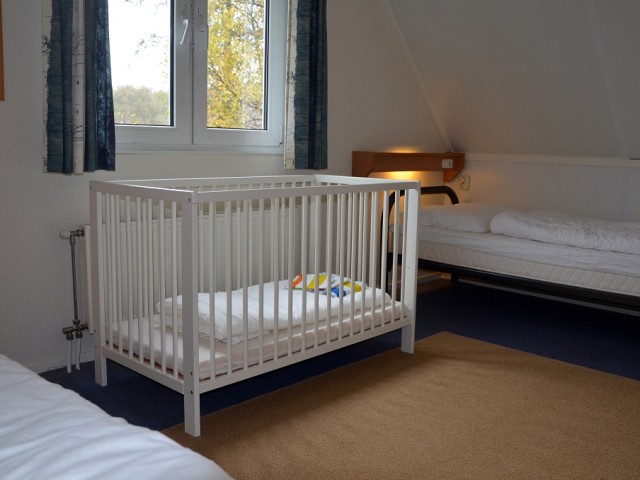 slaapkamer boven met extra kinderbedje.jpg