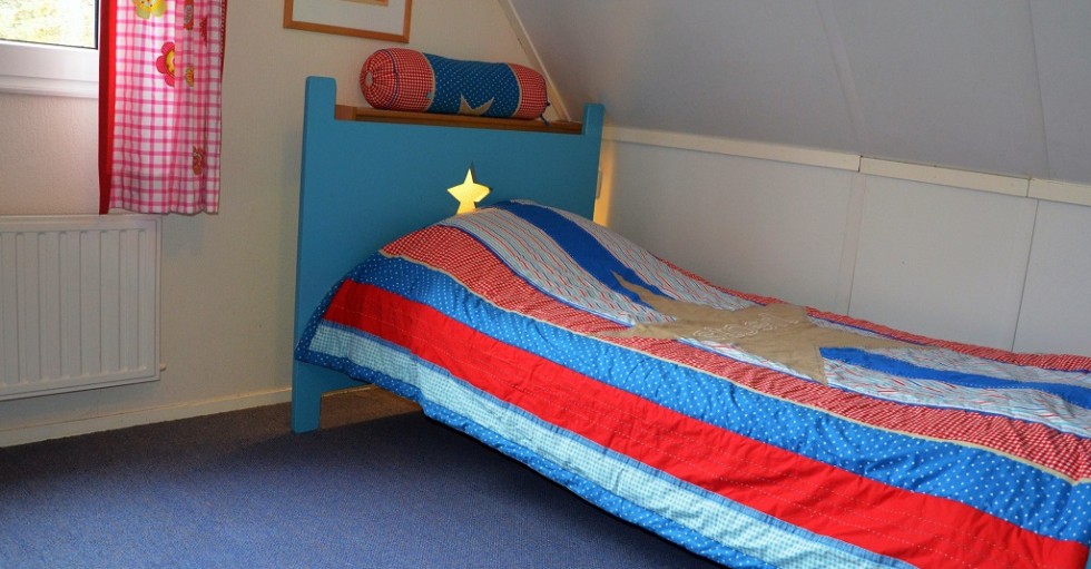 een boven slaapkamer met kinderthema.jpg