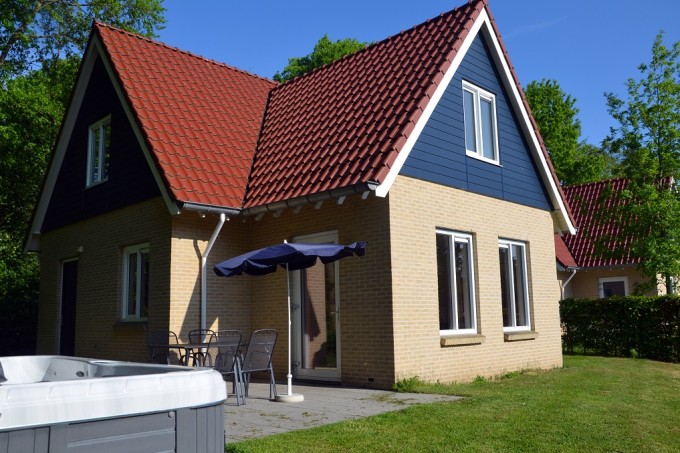 terras met buitenspa.jpg