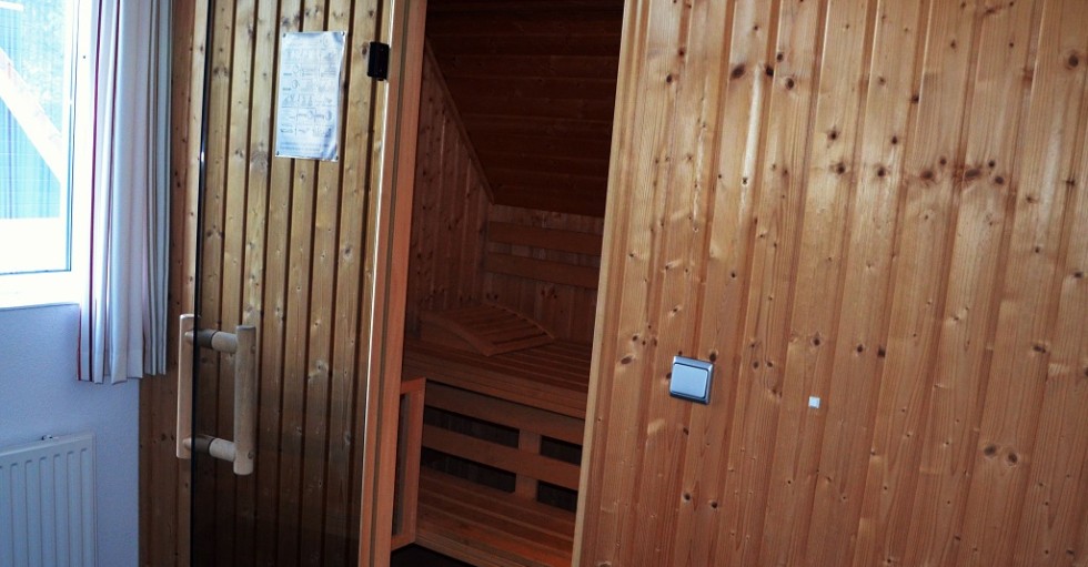 op verdieping eigen ruime sauna.jpg