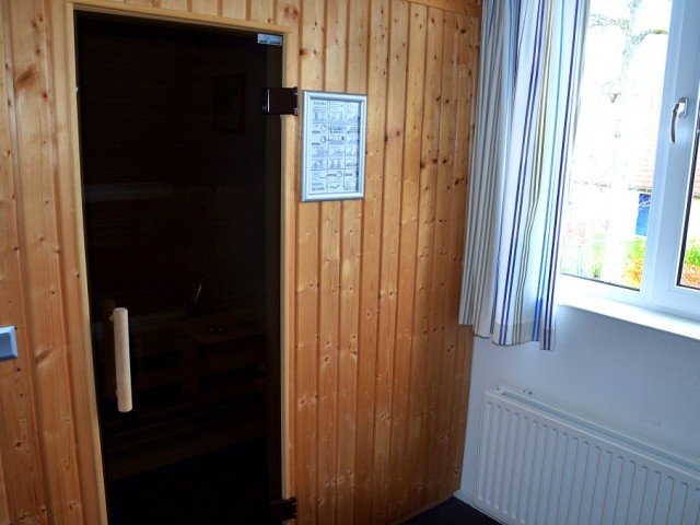 wellness kamer met ruime sauna op verdieping.jpg