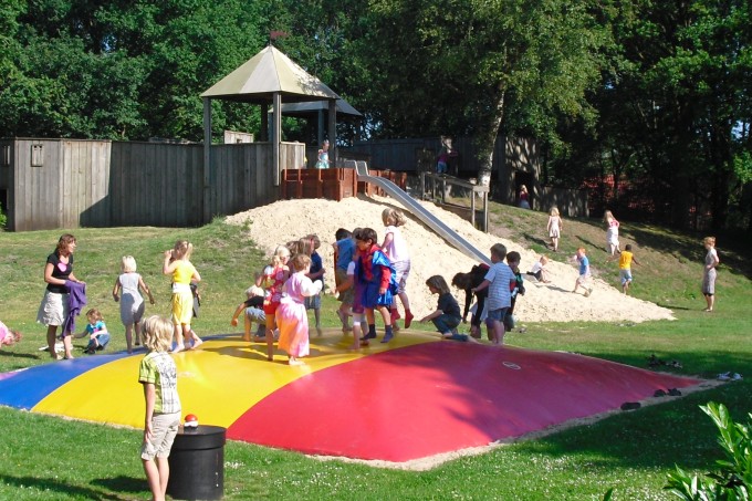 speeltuin en speelkasteel.jpg