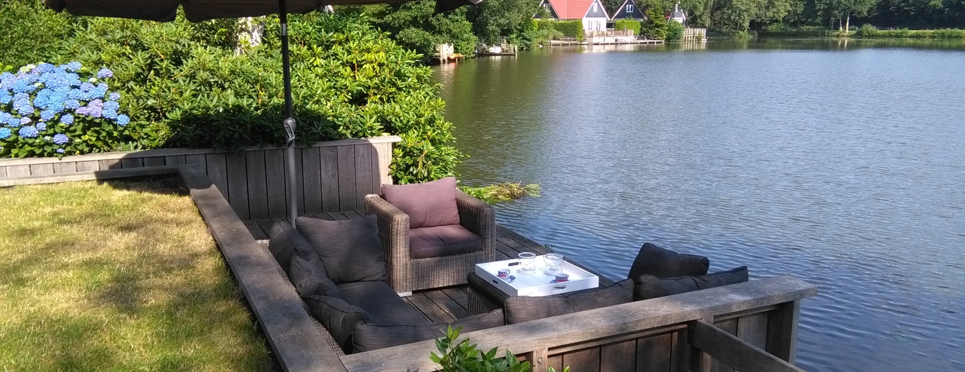 159 louncheset aan het water.jpg